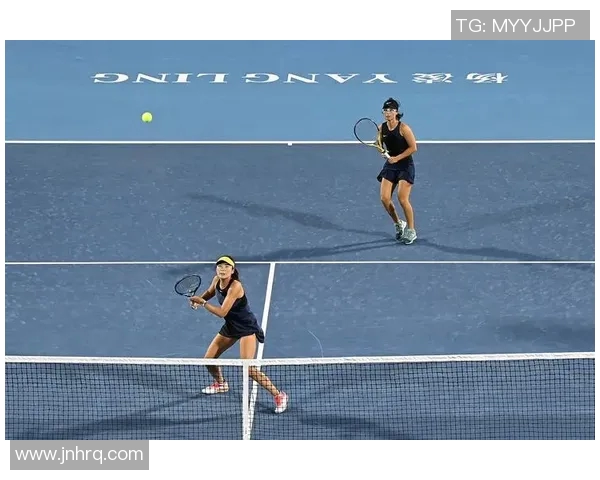 成都网球队荣登网球节奏排行榜首位展现出色竞技实力与团队合作精神 成都网球队荣登网球节奏排行榜首位展现出色竞技实力与团队合作精神